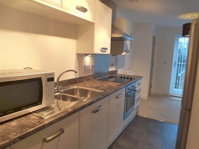 1 Bedroom Flat To Rent In Suttones Place, Southampton, SO15