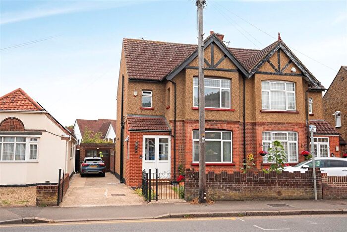 3 Bedroom Semi Detached House For Sale In Swan Road, West Drayton, UB7