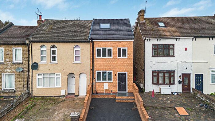 3 Bedroom Property For Sale In Totteridge Road, Enfield, EN3