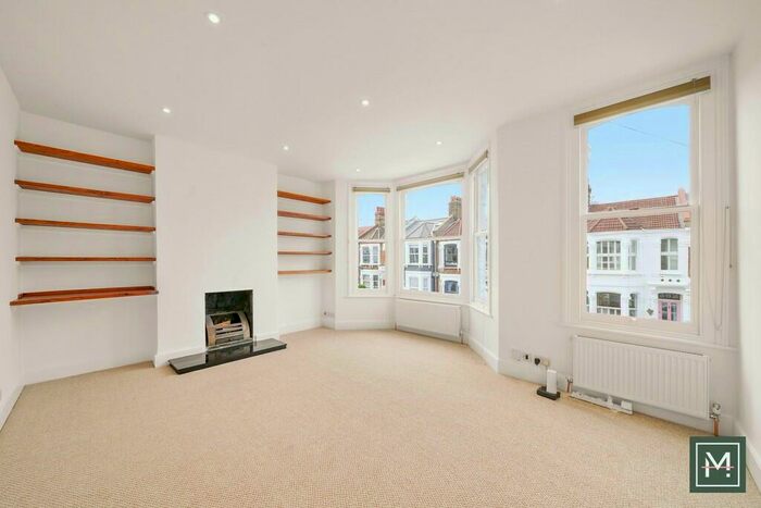 3 Bedroom Apartment To Rent In Purves Road, London, NW10