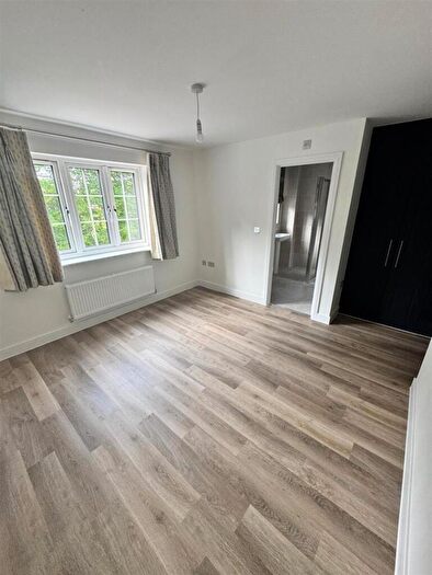 5 Bedroom Detached House To Rent In Yew Close, East Horsley, KT24