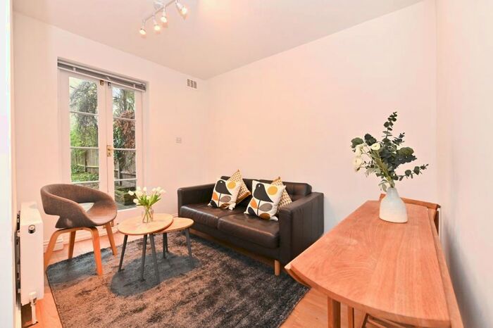 2 Bedroom Apartment To Rent In Southampton Road, London, NW5