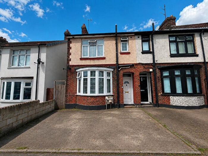 2 Bedroom House For Sale In Kingsway, Kingsway, Luton, Bedfordshire, LU4