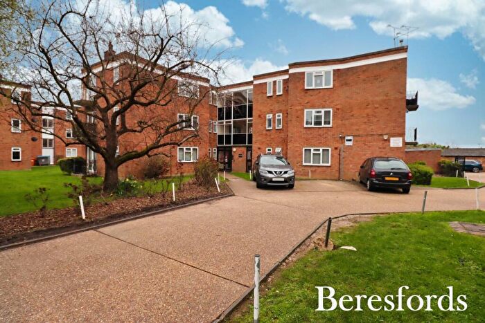 3 Bedroom Apartment For Sale In Avon Road, Upminster, RM14