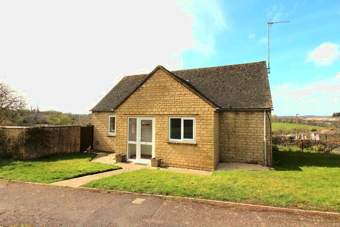 3 Bedroom Bungalow To Rent In Dunstan Avenue, Chipping Norton, OX7