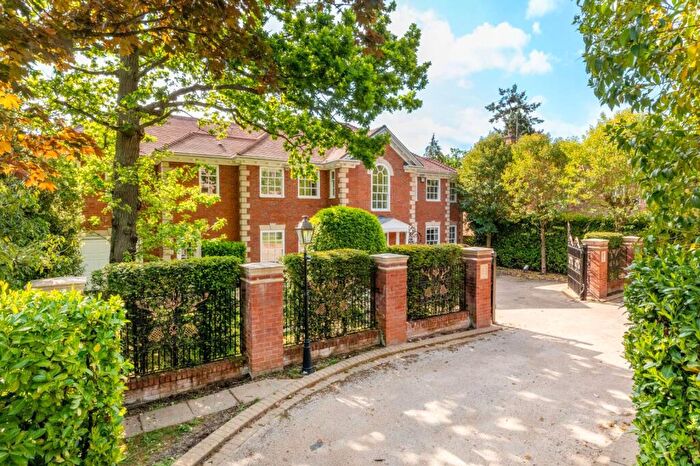 6 Bedroom Detached House For Sale In St.Leonard's Hill, Windsor, SL4