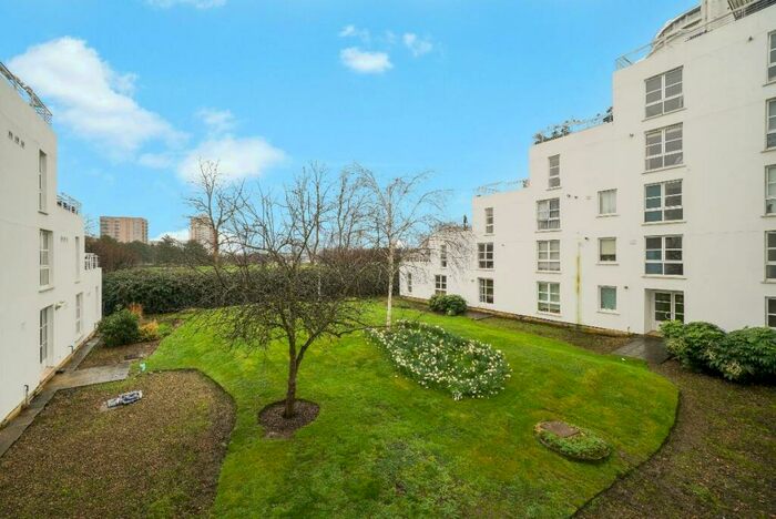 2 Bedroom Apartment To Rent In Barrier Point Road, Silvertown, E16