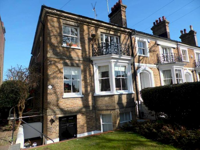 2 Bedroom Flat To Rent In Cambridge Road, Southend On Sea, SS1