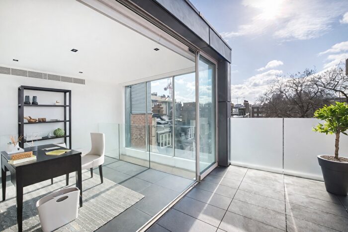 3 Bedroom Flat To Rent In Green Street, London, W1K