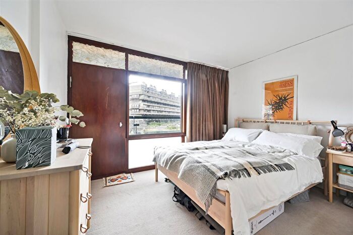 2 Bedroom Flat For Sale In Defoe House, Barbican, London, EC2Y