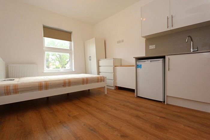 Studio To Rent In Hertford Road, Enfield, EN3