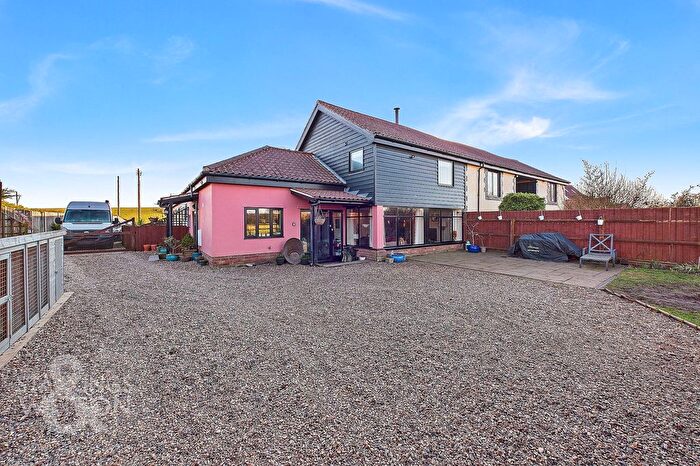 3 Bedroom Barn Conversion For Sale In Low Street, Oakley, Diss, IP21