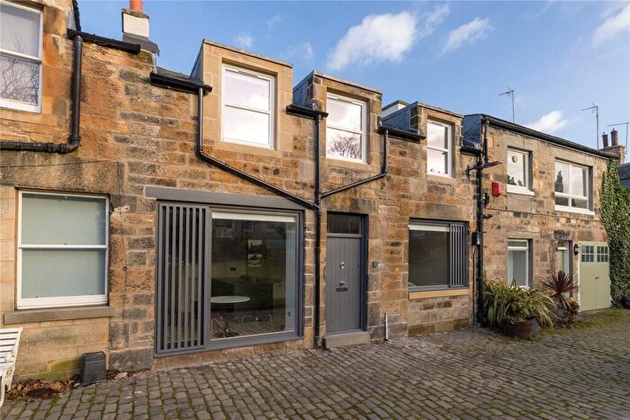 2 Bedroom Mews To Rent In Carlton Terrace Mews, Edinburgh, Midlothian, EH7