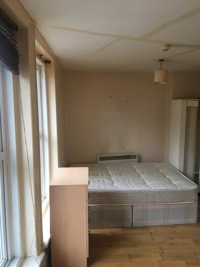 Studio To Rent In High Road, London, NW10