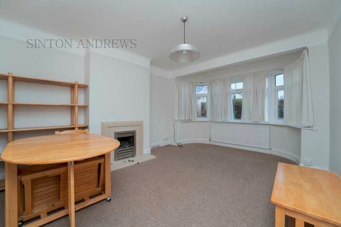 2 Bedroom Flat To Rent In Midhurst Road, Ealing, W13