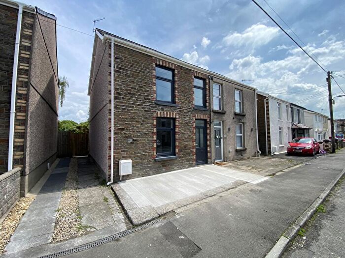 3 Bedroom Semi-Detached House For Sale In Penywern Road, Clydach, Swansea, City And County Of Swansea., SA6