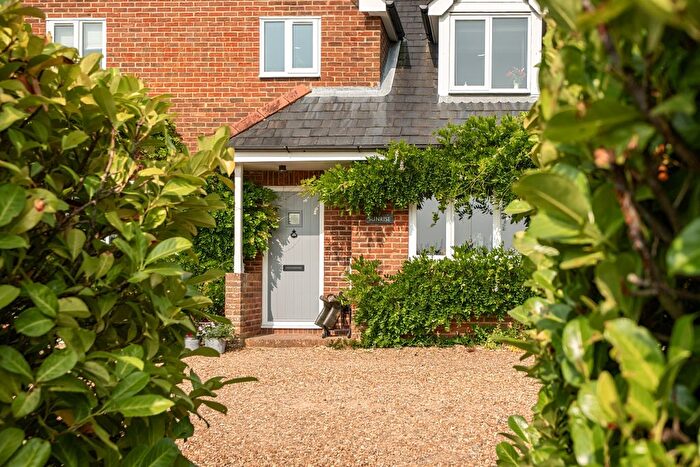 6 Bedroom Detached House For Sale In Dummer Down Lane, Basingstoke, RG25