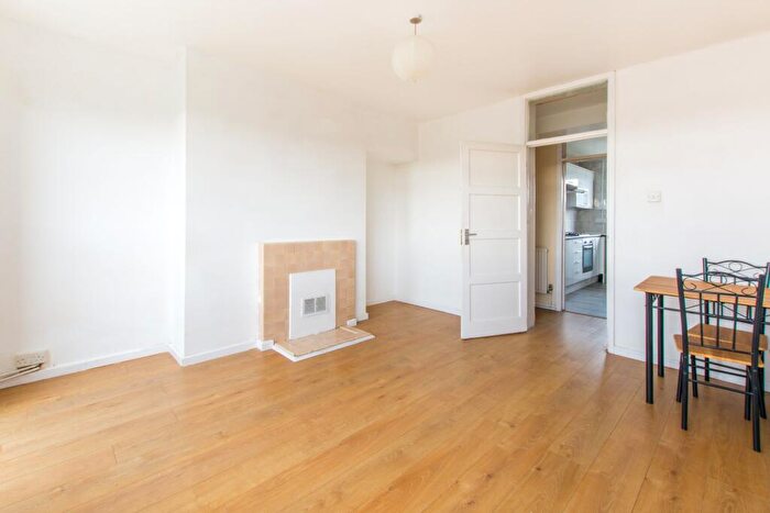3 Bedroom Flat For Sale In Brackenbury, Osborne Road, London, N4