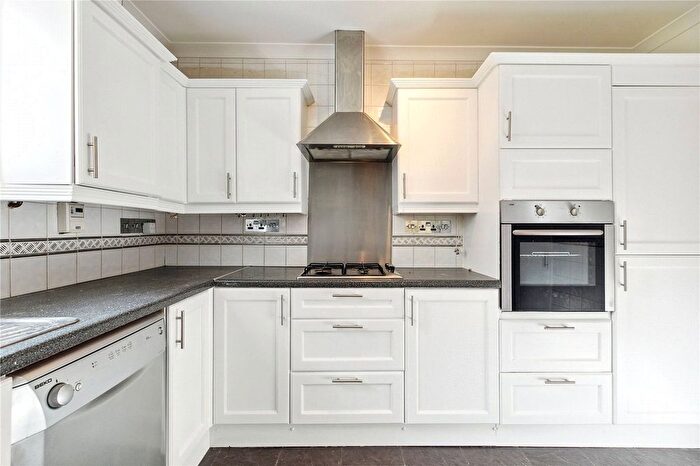 3 Bedroom Flat To Rent In Melody Road, London, SW18