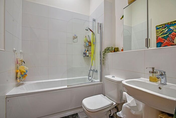 1 Bedroom Flat To Rent In New Road, Rochester, ME1