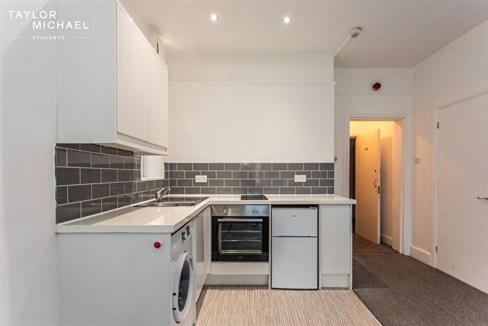 1 Bedroom Flat To Rent In St Aubyns, Hove, BN3