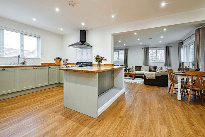 5 Bedroom Detached House For Sale In Main Street, Fridaythorpe, Driffield, YO25