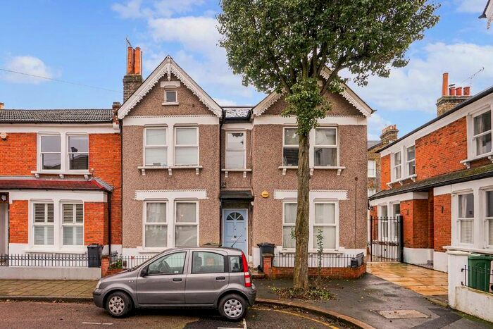 5 Bedroom Property To Rent In Grantham Road, London, SW9