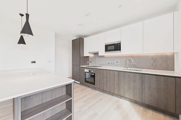 2 Bedroom Flat To Rent In Ascot Road, Watford, WD18