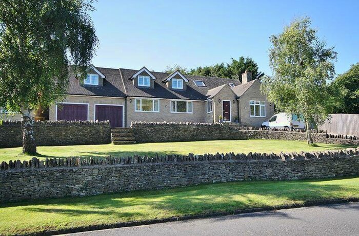 3 Bedroom Detached House For Sale In Finstock, High Street, OX7