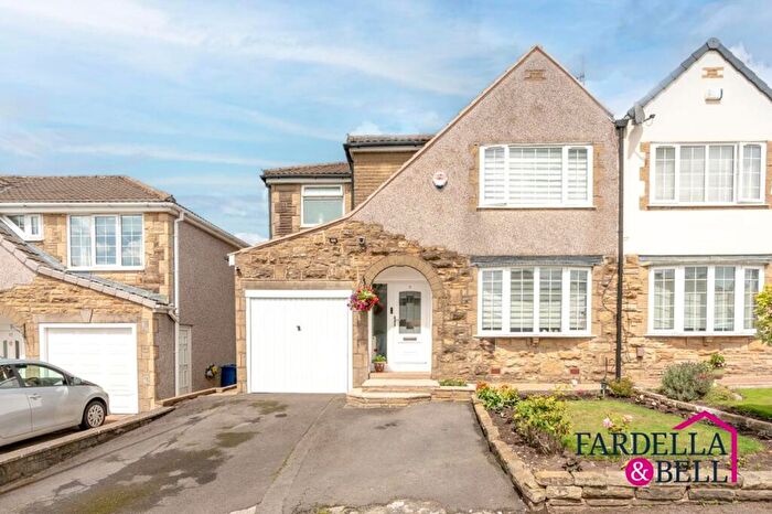 4 Bedroom Semi-Detached House For Sale In Riddings Avenue, Burnley, BB10