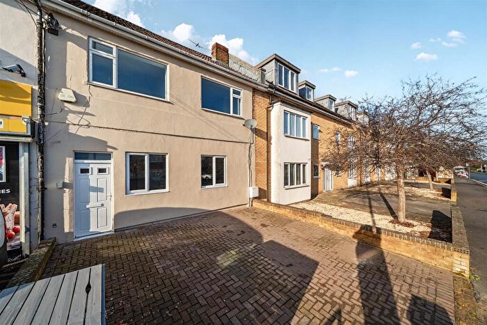 3 Bedroom Maisonette For Sale In Ridgeway Lane, Whitchurch, Bristol, BS14
