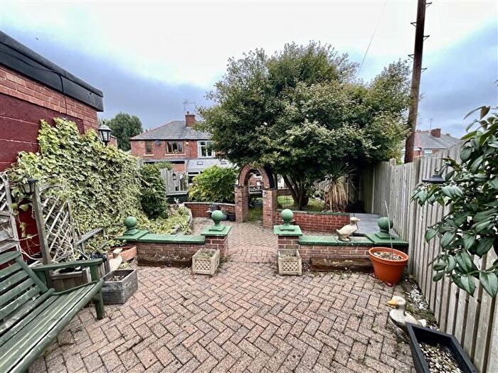 4 Bedroom Semi-Detached House For Sale In Hastilar Road South, Sheffield, S13