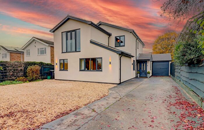 4 Bedroom Detached House For Sale In Oakley Lane, Chinnor, Oxfordshire, OX39