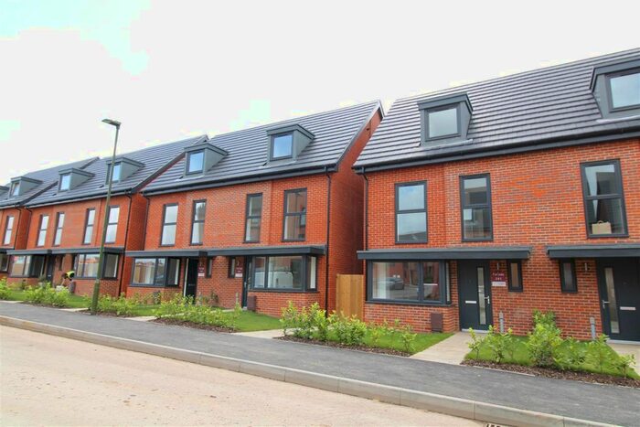 3 Bedroom Property To Rent In Drovers Lane, Chichester, PO19