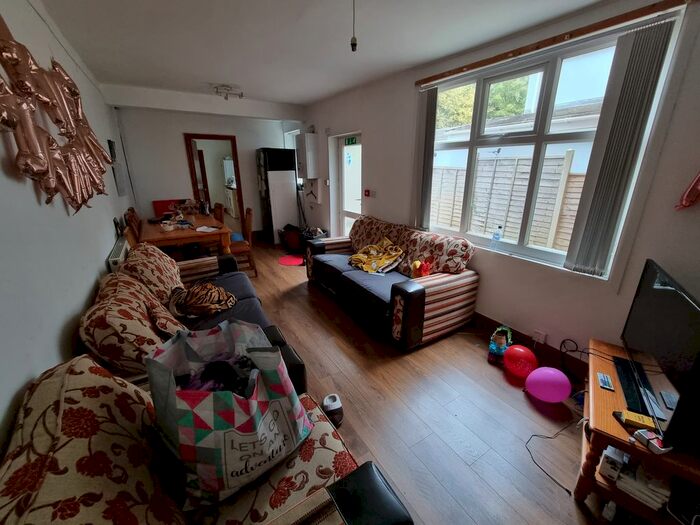 8 Bedroom Semi-Detached House To Rent In Oak Tree Lane, Selly Oak, B29