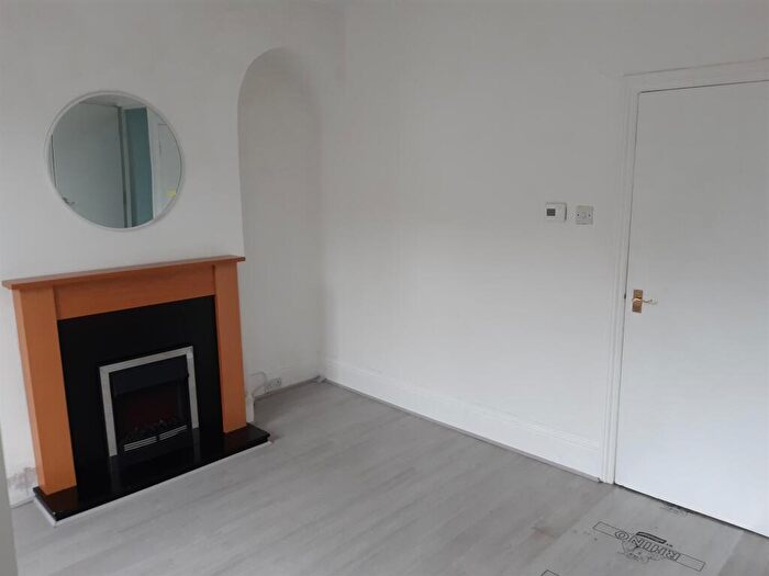 3 Bedroom Terraced House For Sale In Hatfield Road, Bradford, BD2
