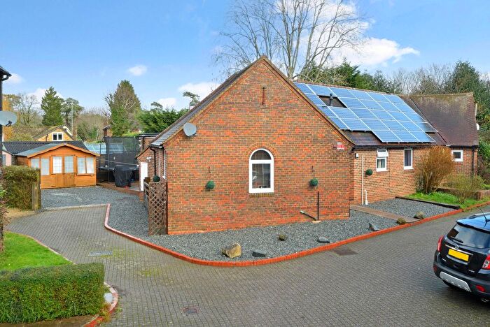 3 Bedroom Property For Sale In Links Close, Ewhurst, GU6