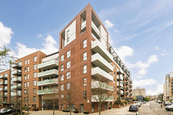 2 Bedroom Flat For Sale In Singapore Road, Ealing, W13