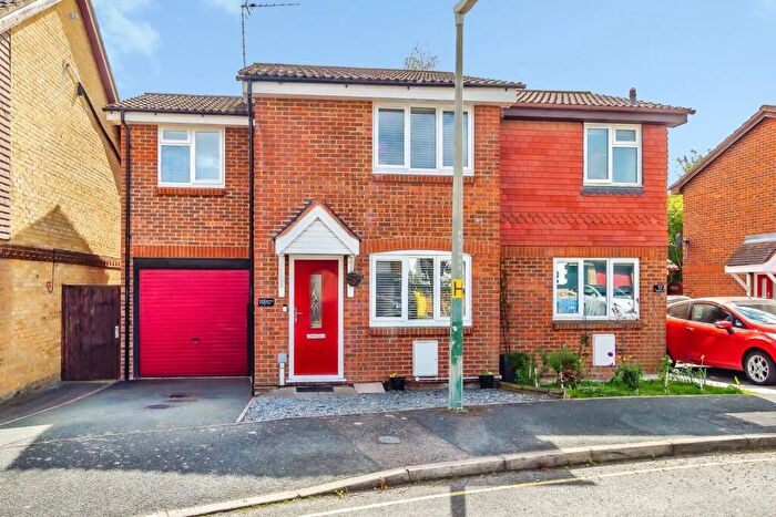 3 Bedroom Semi Detached House For Sale In Maritime Close, Greenhithe, Kent, DA9