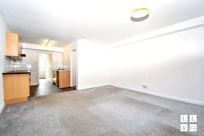 1 Bedroom Flat To Rent In High Cross Street, St Austell, PL25
