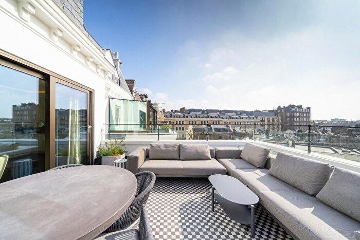 2 Bedroom Flat To Rent In Prince Of Wales Terrace, Kensington, London, W8