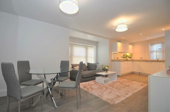 2 Bedroom Apartment To Rent In Mayfield Grove, Harrogate, North Yorkshire, HG1