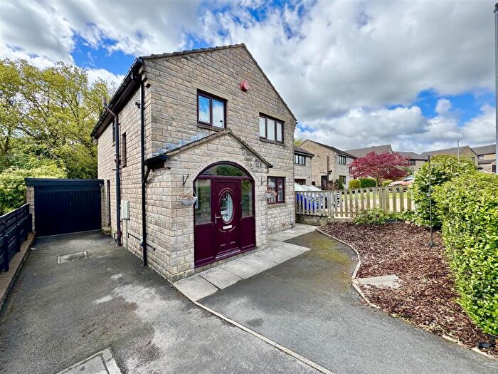 4 Bedroom Detached House For Sale In Delves Wood Road, Beaumont Park, Huddersfield, HD4