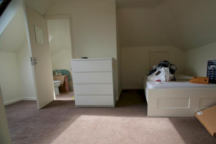 2 Bedroom Flat To Rent In Fulham Palace Road, London, W6