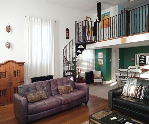 2 Bedroom Detached House To Rent In The Green, Aylesbury, Buckinghamshire, HP22