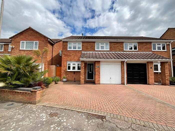 4 Bedroom Semi Detached House For Sale In Ilfracombe Crescent, Hornchurch, RM12