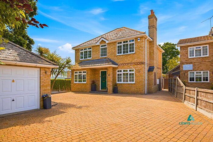 4 Bedroom Detached House For Sale In Byford Close, Rayleigh, SS6