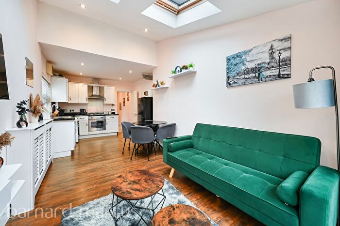 2 Bedroom Flat To Rent In Quicks Road, London, SW19