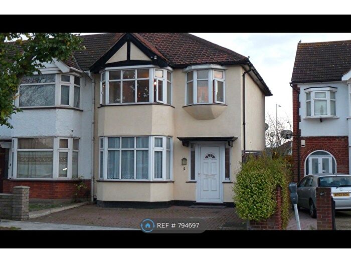 3 Bedroom End Terrace House To Rent In Gloucester Road, Romford, RM1