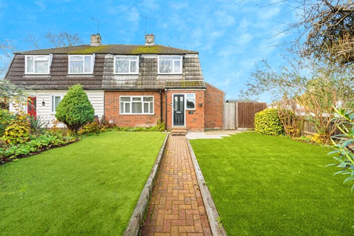 3 Bedroom Semi Detached House For Sale In Brewers Hill Road, Dunstable, LU6